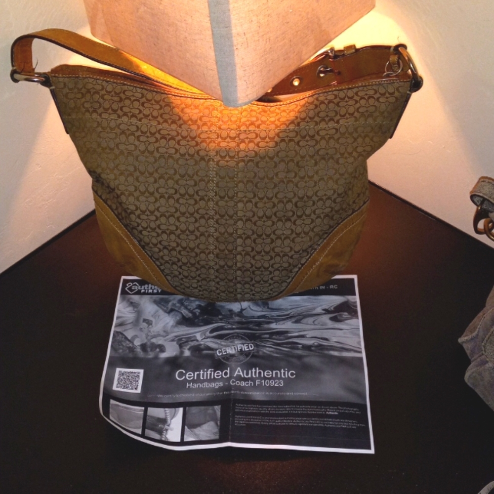 Coach signature canvas and leather hobo EUC⁰